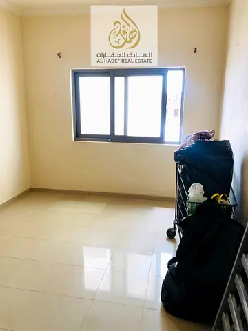 للإيجار السنوي في إمارة الشارقة منطقة البوطينة استوديو سكني مميز بسعر اقتصادي مناسب جداً داخل موقع حيوي وقريب من جميع الخدمات الأساسية والمرافق اليومي