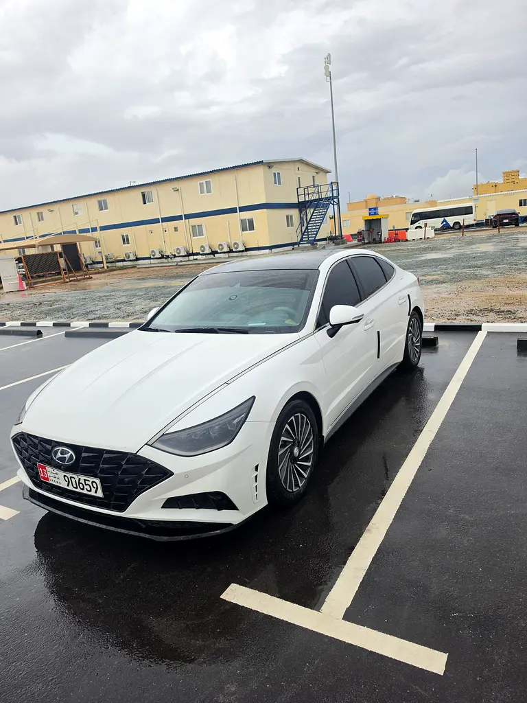 Hyundai Sonata 2021 — photo 1 of 11