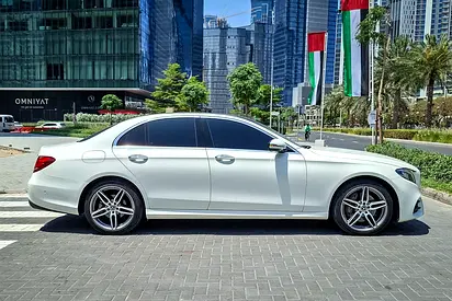 2019 Mercedes-BENZ E-CLASS 缩略图 4
