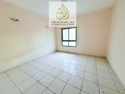 للإيجار السنوي في إمارة الشارقة منطقة النهدة شقة سكنية مميزة مكونة من غرفتين وصالة بمساحات واسعة وتصميم عملي داخل موقع استراتيجي حيوي قريب من جميع الخ