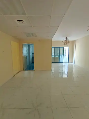 عزاب رسمي تكييف مركزي بلكونة خزائن حائط 2 حمام مساحات واسعة موقع قريب الكورنيش والخدمات تصميم عملي مناسب سكن مريح