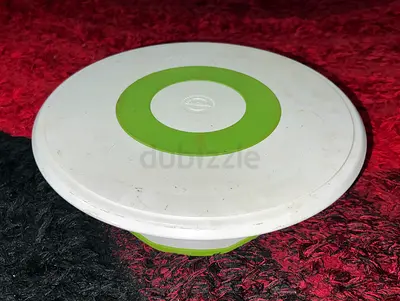 Rotating cake stand