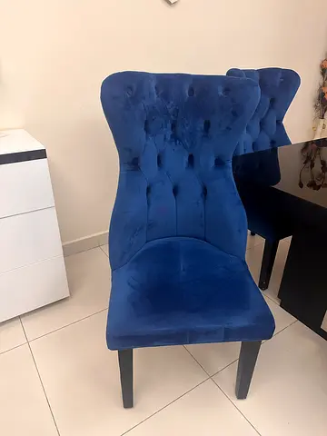 Set of 6 Blue Velvet Tufted Dining Chairs - Excellent Condition dining table with2 sides storage
