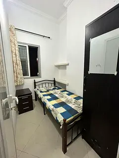 Fully closed partition with window