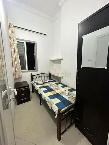 Fully closed partition with window