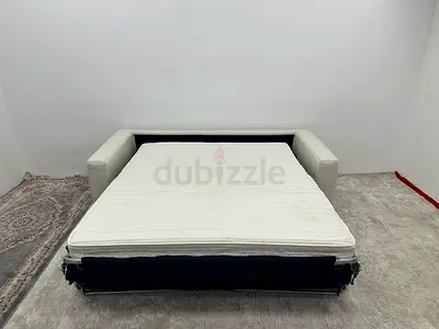 Looks great condition Natuzzi brand three seater sofabed