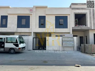 فيلا فاخرة للبيع في الحليو2 تصميم أنيق يضم5غرف نوم واسعة وتشطيبات فائقة الفخامة في موقع استراتيجي في عجمان 🏡✨
