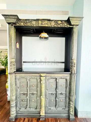 Antique-style Carved Wooden Cabinet / Bar Unit - Solid  Decorative