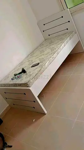 Selling brand new bed with mattress