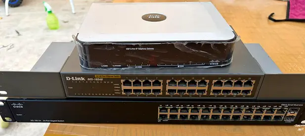 Lot of network switches and router - Cisco  D-Link (used)