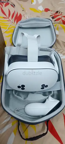 Used VR Headset with Controller – Good Condition, Includes Carry Case