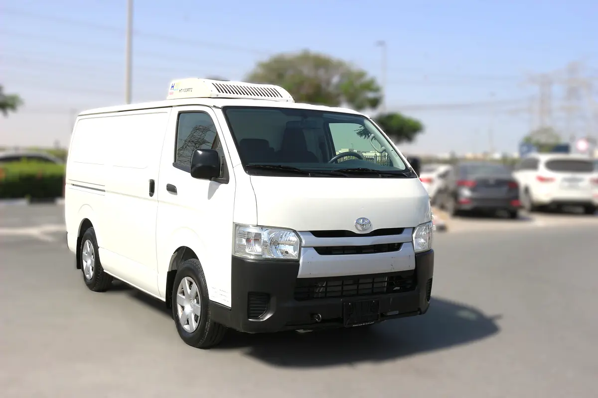 Toyota Hiace 2023 — photo 1 of 13
