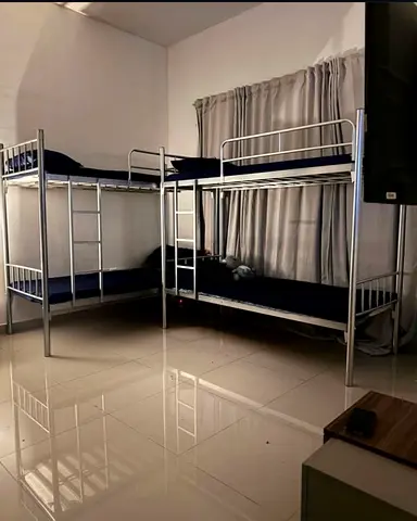 Bed space available in dubai marina