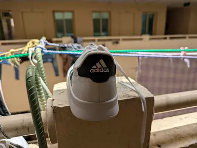 White Adidas casual sneakers - single shoe (good condition)