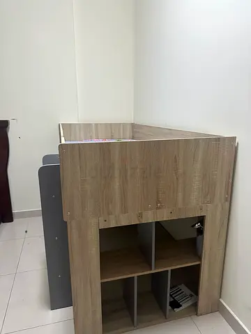 5 feet wooden kids bed / toddler bed in good condition