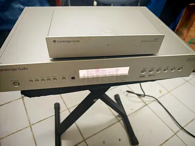 Cambridge Audio Tunner and phono pre Amp