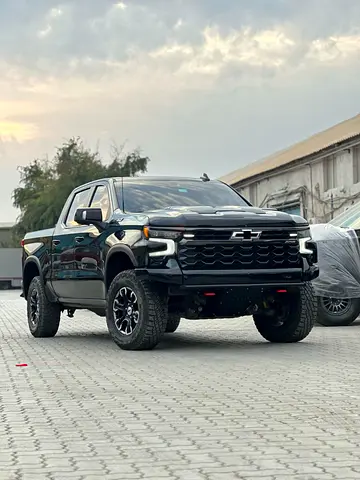 Silverado ZR2 2024 6.2L perfect condition custom off-road bumper and custom interior lights