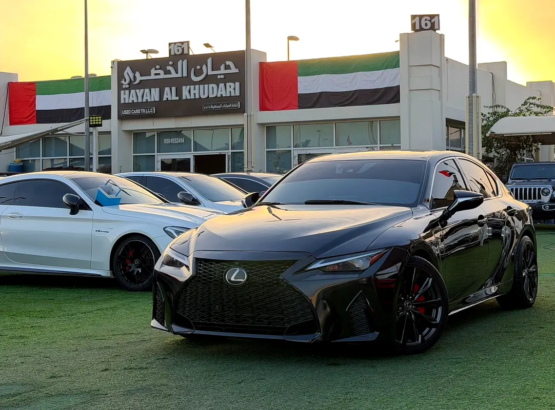 Lexus IS-Series 2023 — photo 1 of 12