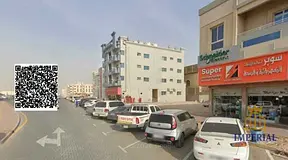 Residential and commercial plot (G + 2 ) directly on Granada Street, with a large setback facing the