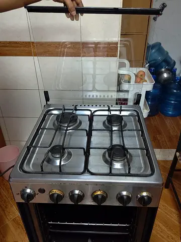 4-Burner Gas Stove with Oven and Glass Cover - Good Working Condition