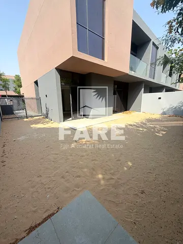4 bedroom corner | Distress Price
