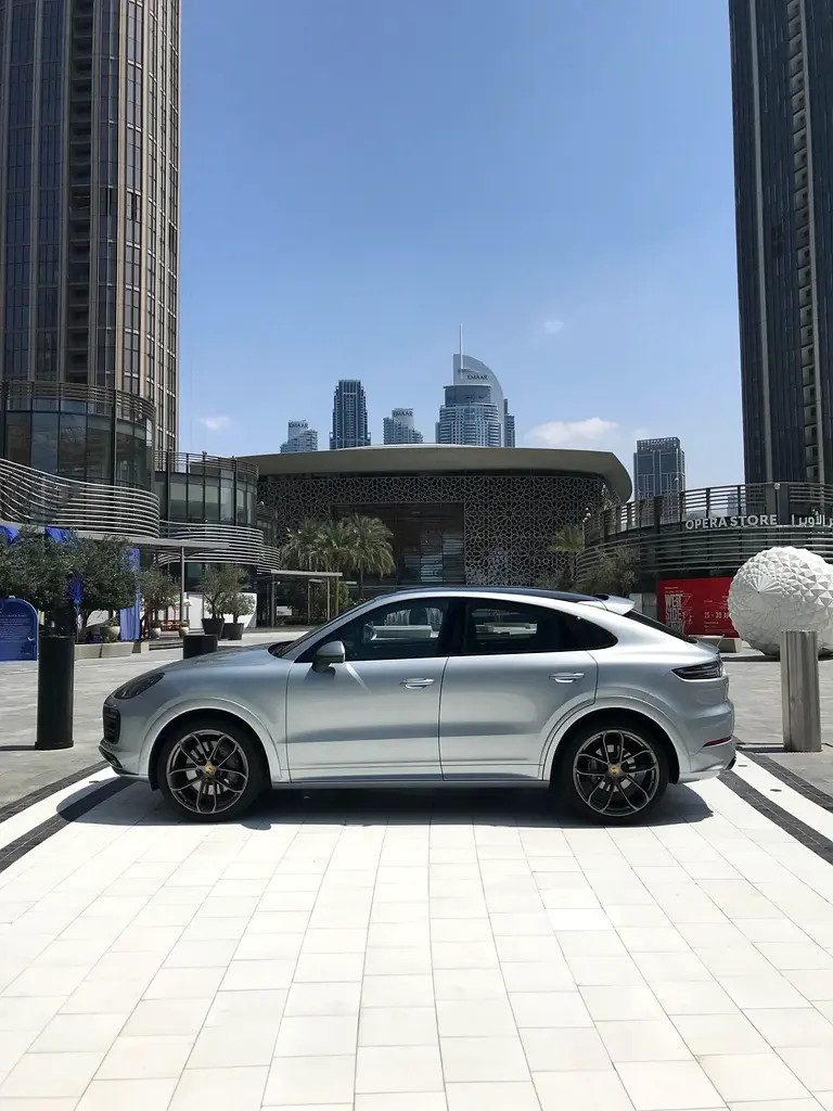 Porsche Cayenne 2020 — photo 1 of 14