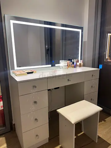 Vanity table