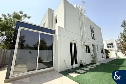 4 Bed + maid | Extended conservatory | Corner