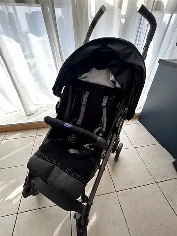 Lightweight compact umbrella stroller - good condition