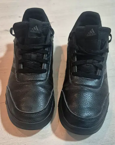 Black Adidas casual sneakers - size 40. Perfect for school.