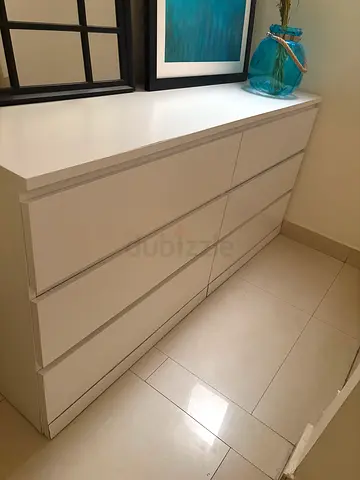 White 6-Drawer Dresser / Chest in Good Condition