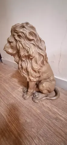 Showpiece , sculpture lion