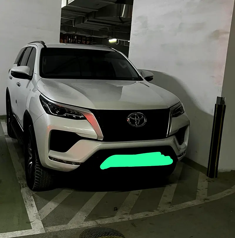 Toyota Fortuner 2023 — photo 1 of 3
