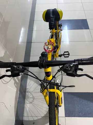 Yellow Adult Mountain/Hybrid Bike - Good Condition with Gear shifting and disc break