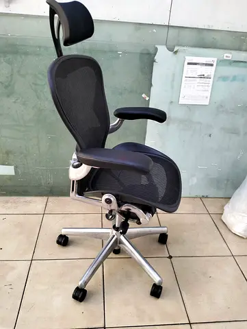For selling Herman Miller Areon chair size B size and C full loaded available