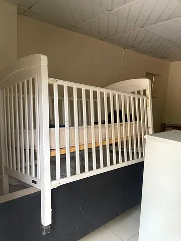 Baby bed for free come and take