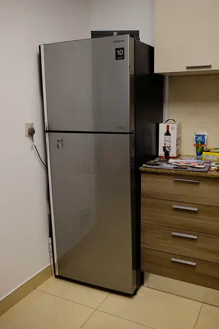 Hitachi 403L Refrigerator‑Freezer (R‑VX505PUK9K) – Excellent Condition – 2 Years