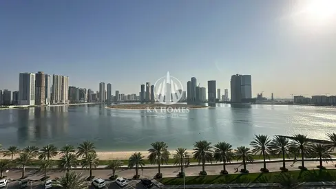 شقه جاهزه قريب . اقساط من بعد الاستلام . علي البحر مباشره . تملك حر لجميع الجنسيات .