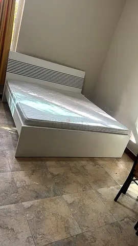 White Modern Platform Double Bed with Mattress - Good Condition,size 180×200