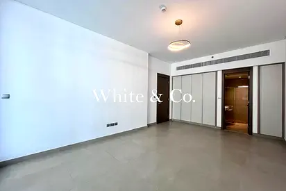Vacant | Close to Exit | 6 Chqs | Modern