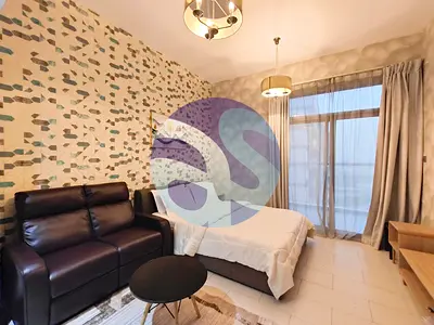 Bright Pool-View Studio | Walking Distance to Metro