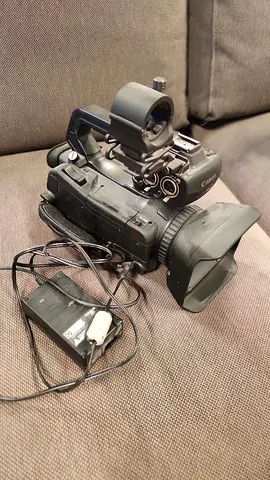 Canon Professional Viewfinder/EVF Module with Mount and Charger