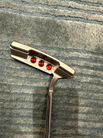 Authentic Scotty Cameron blade putter in excellent condition. • Very clean milled face • Red custom