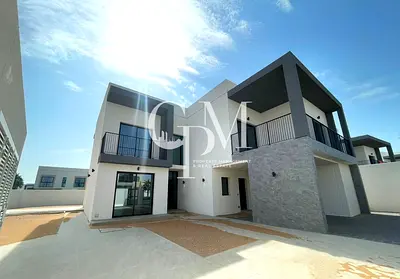 فيلا عائلية أنيقة 4 غرف نوم مع غرفة خادمة | وحدة زاوية | إطلالة على ملعب الجولف