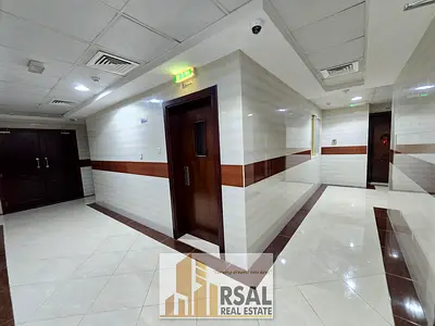 Very Spacious Studio Saprate Kitchen , Easy access ?