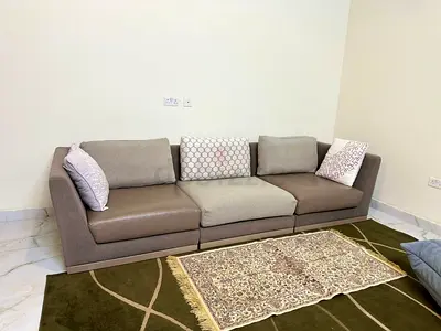3-seater modern fabric sofa in grey with cushions