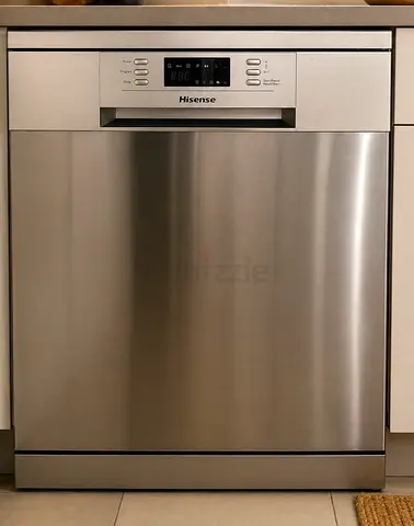 Hisense freestanding stainless steel dishwasher - good condition only 300