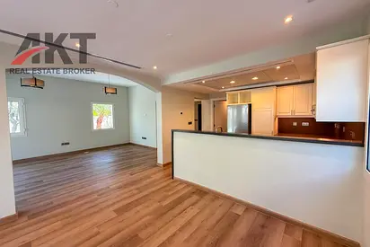 EXCLUSIVE/FULLY UPGRADED/KITCHEN EQUIPPED/VACANT