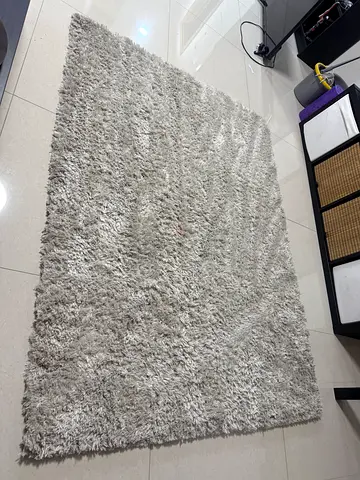 Light grey shaggy area rug - 160x230cm (approx) in good condition