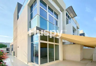 Corner Unit | External Kitchen | Vacant